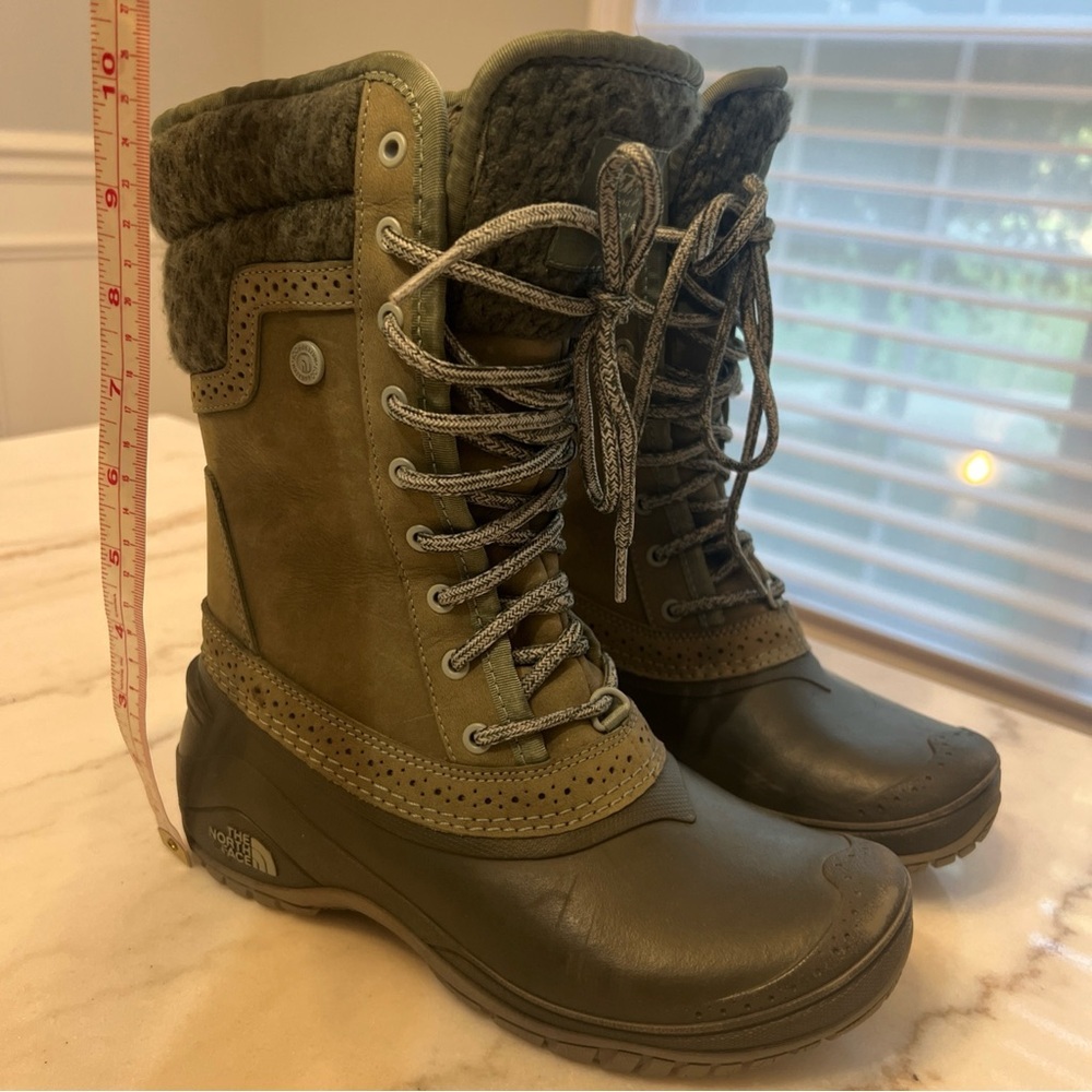The North Face Shellista II Faux Fur Waterproof Snow Boots Womens Size 5.5